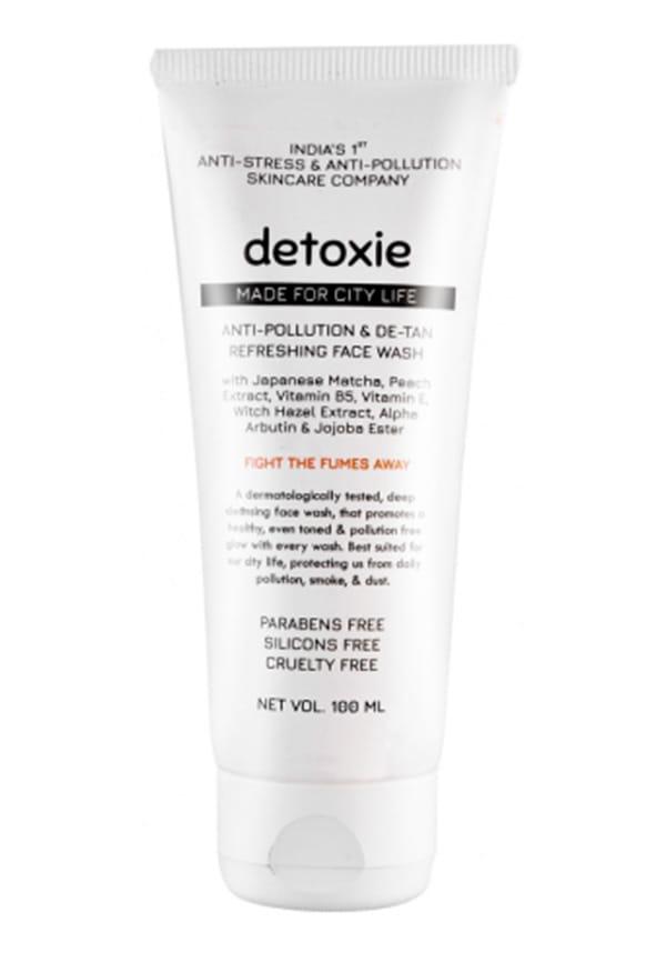 Anti-Pollution & De-Tan Refreshing Face Wash