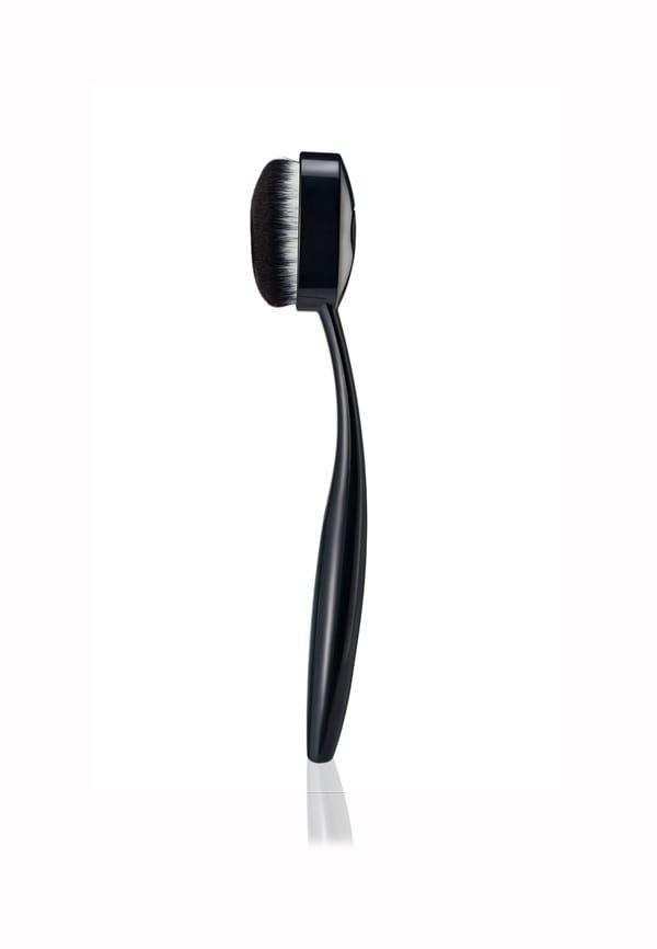 Master Foundation Oval Brush