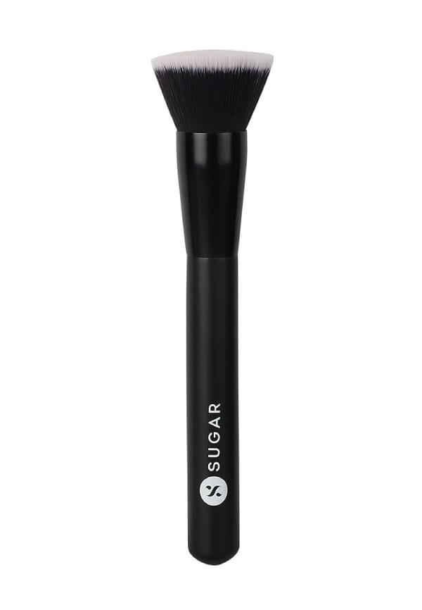 Blend Trend Foundation Brush - 052 Kabuki