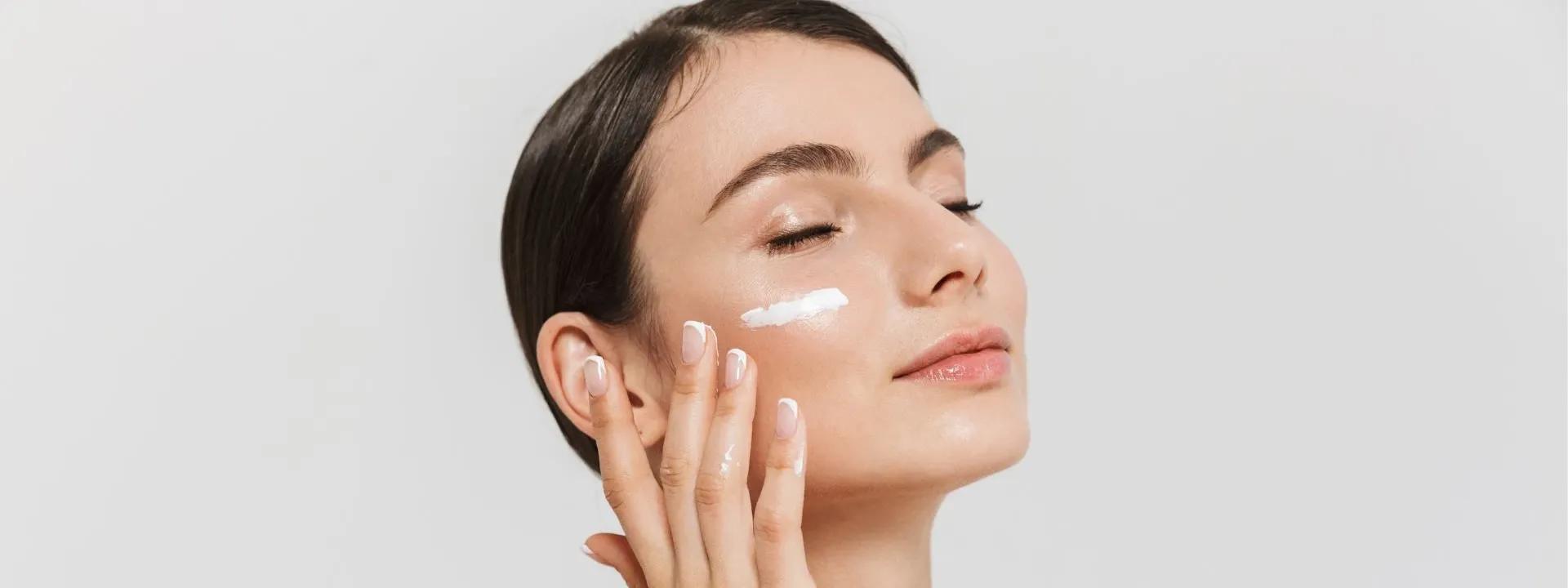 10 Best Moisturizers for Combination Skin: Lightweight & Hydrating