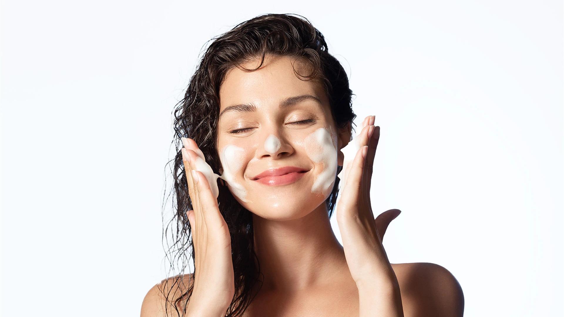 7 Essential Tips: Choosing the Perfect Face Cleanser