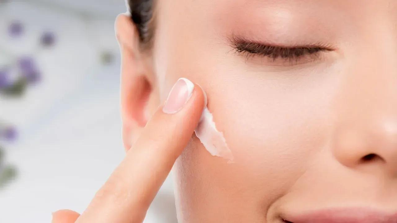 7 Expert Tips to Prevent Flaky Skin This Winter