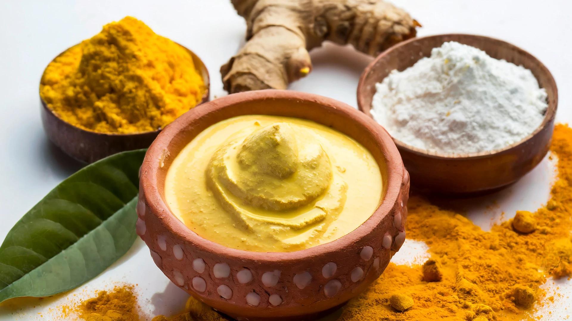 7 Incredible Benefits of Turmeric for Glowing Skin