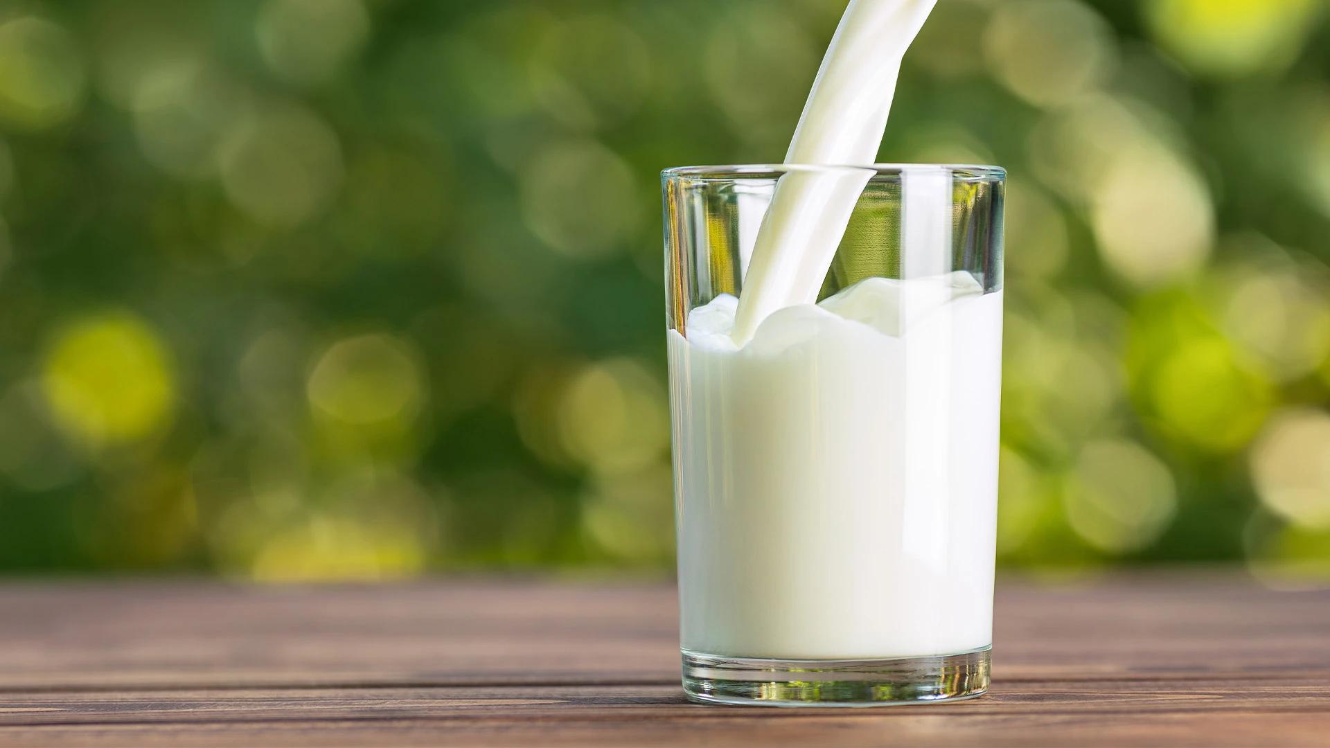 7 Magical Raw Milk Benefits for Glowing Skin