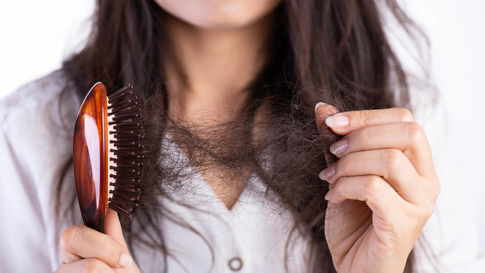 7 Natural Remedies to Stop Hair Breakage Fast