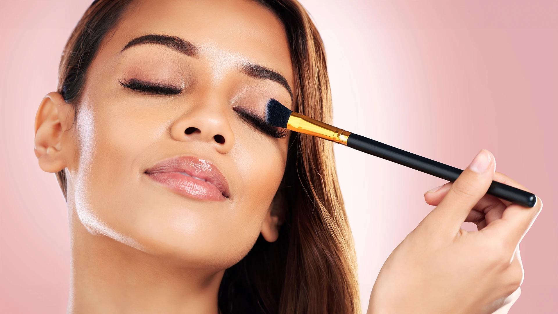 7 Pro Tips for Radiant Highlighter Makeup Glow