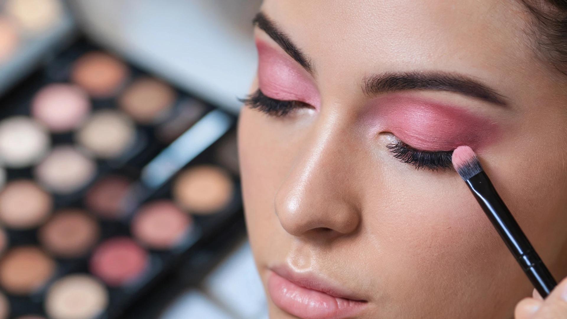 7 Stunning Popular Eye Makeup Looks to Try Now