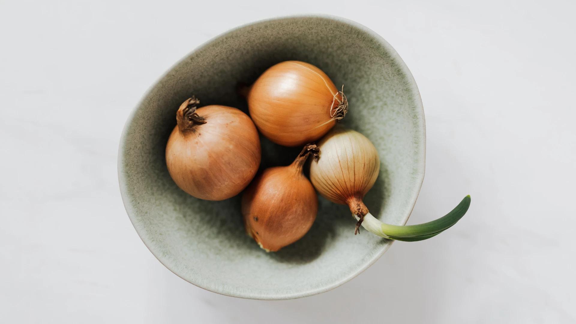 7 Surprising Benefits of Onion Oil for Hair Growth & Health