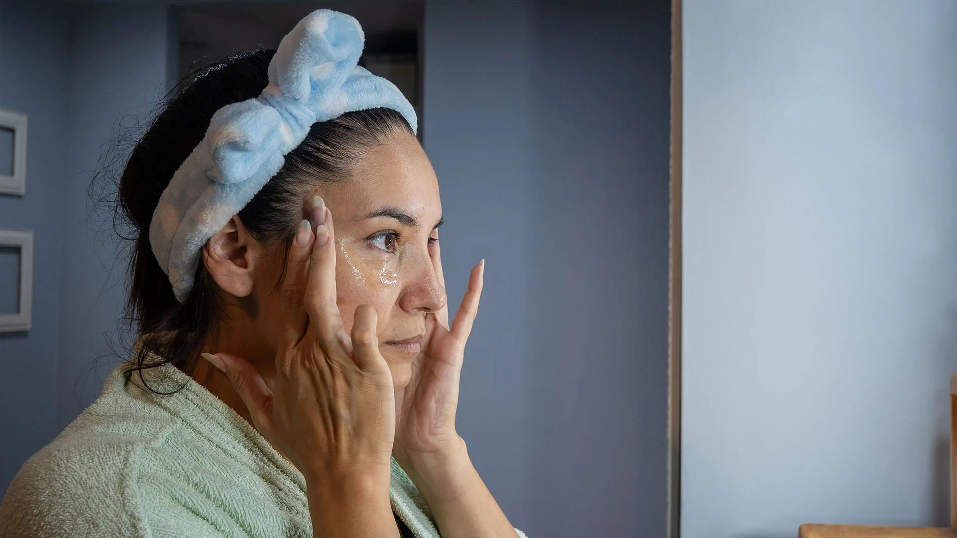 8 Reasons to Switch to an Oil Based Cleanser for Glowing Skin