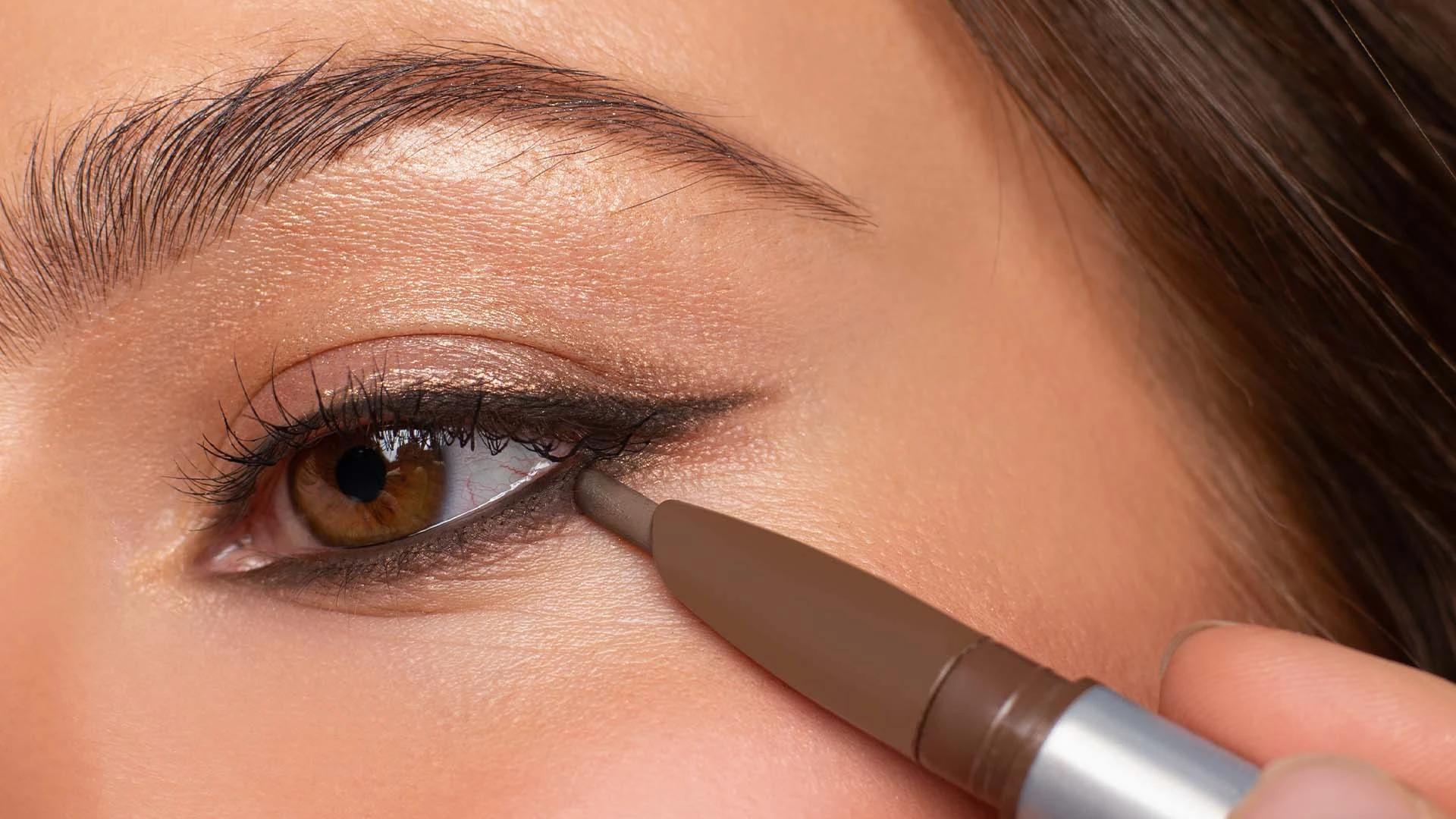 8 Simple Eye Makeup Tricks for Effortless Beauty