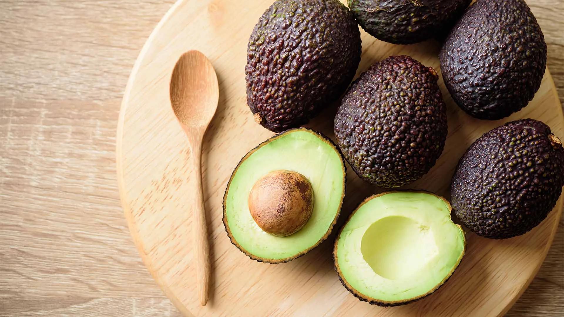 8 Surprising Benefits of Avocado Oil for Hair Growth & Repair