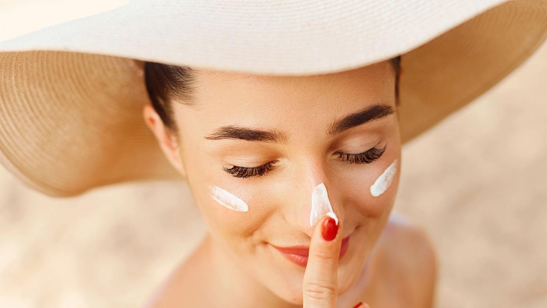 9 Best Sunscreen SPF 50 for Oily Skin: Oil-Free & Mattifying