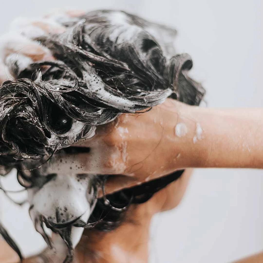 9 Ways to Tame Frizzy Hair with pH Balanced Shampoo