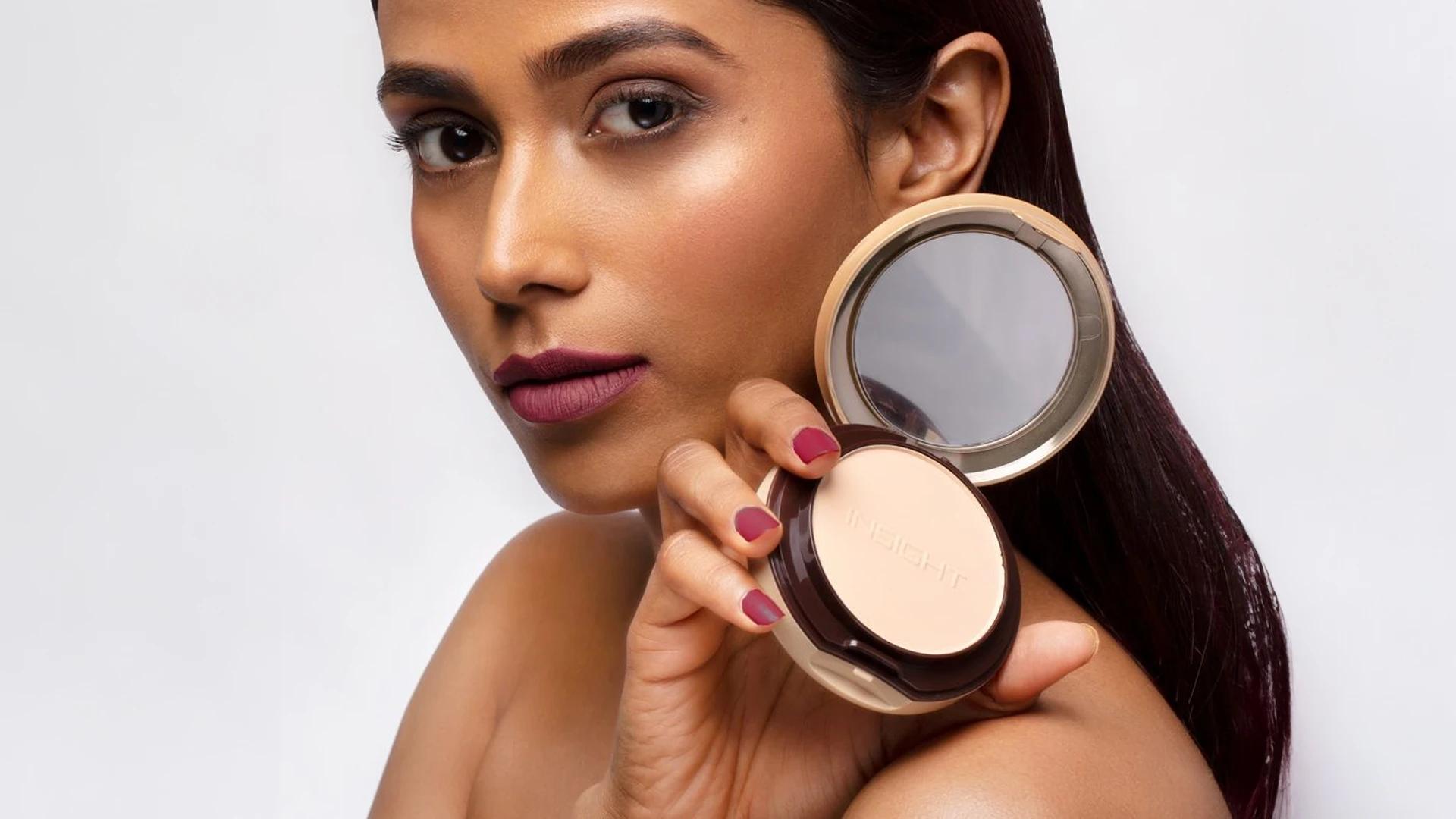 How to Find the Best Compact Powder for Dusky Skin in India