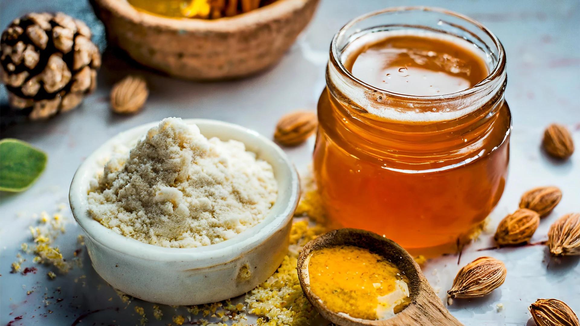 How to Make a DIY Honey Face Mask at Home