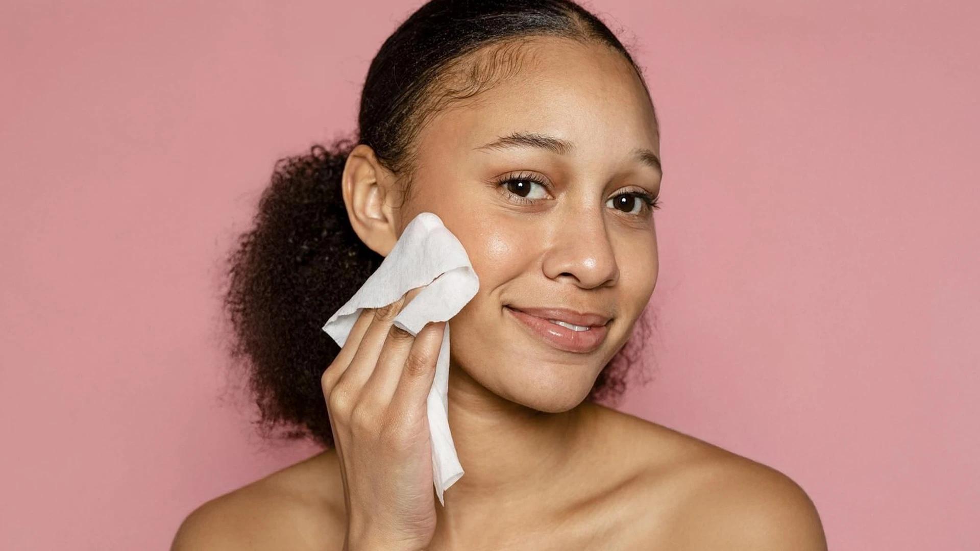 How to Remove Glitter Makeup Safely and Gently