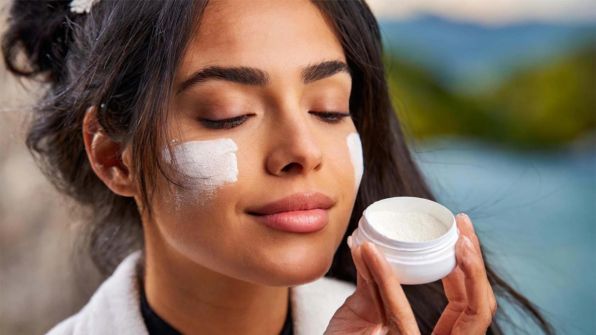 How to Use Cooling Powder for Soothing, Hydrating Skin