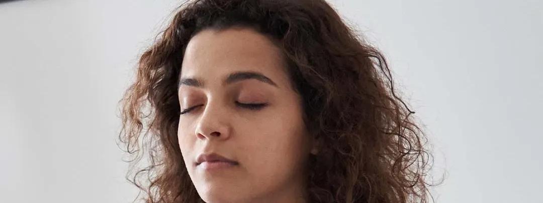 How to Use the Best Anti Frizz Serum for Smooth Hair