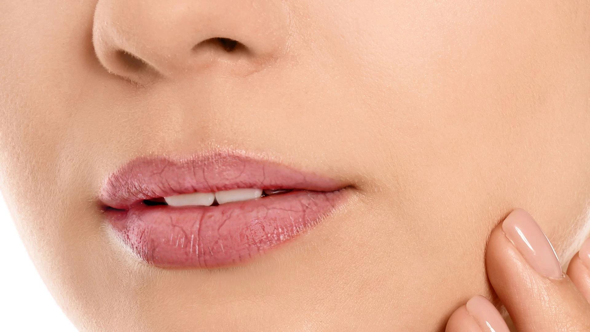 Step-by-Step Guide to Choosing Lip Balm for Dry Lips
